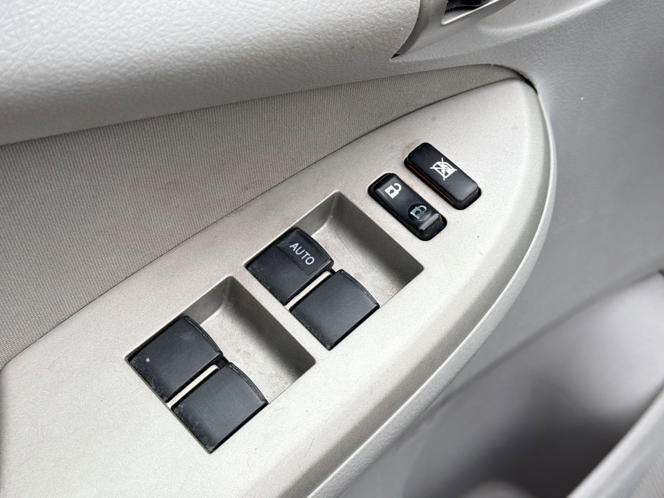 Used 2012 Toyota Corolla LE image 21