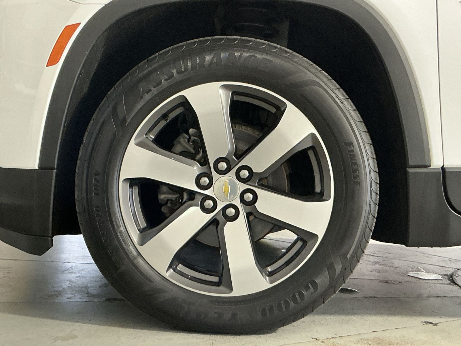 Used 2023 Chevrolet Traverse LT w/ LT Premium Package AWD/4WD image 13