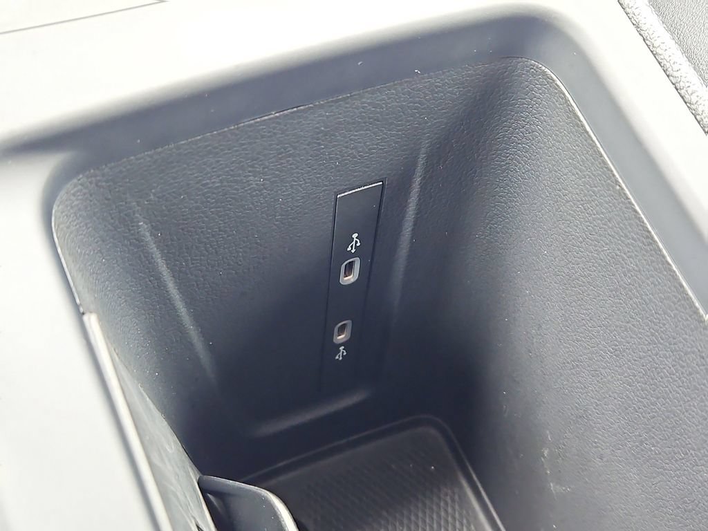 Used 2025 Volkswagen Tiguan SE AWD/4WD image 24