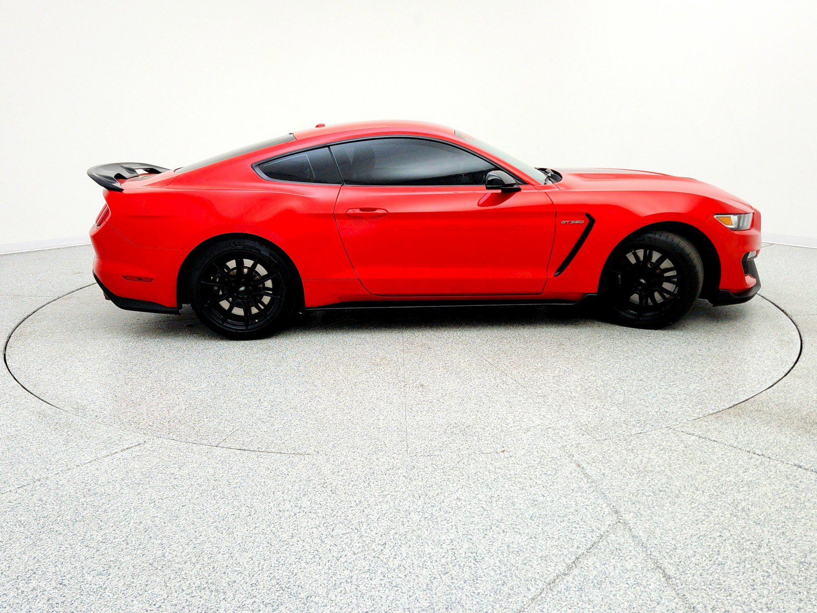 Used 2019 Ford Mustang Shelby GT350 w/ Technology Package image 5