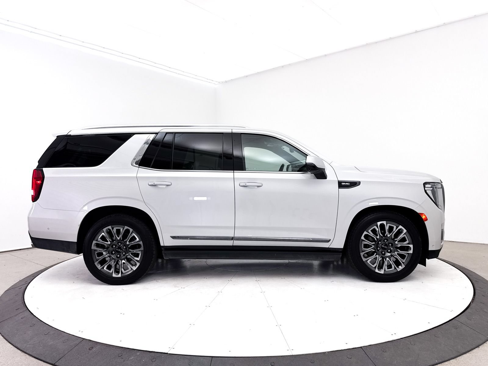 Used 2024 GMC Yukon Denali Ultimate AWD/4WD image 43