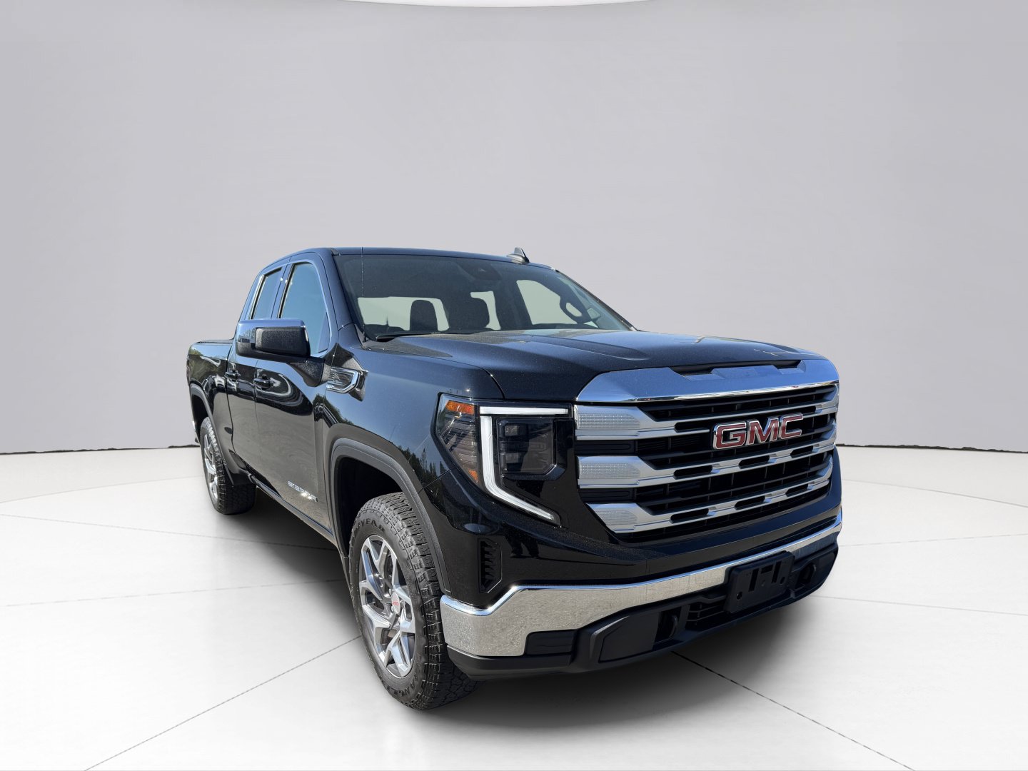 Used 2024 GMC Sierra 1500 SLE w/ Preferred Package AWD/4WD image 14