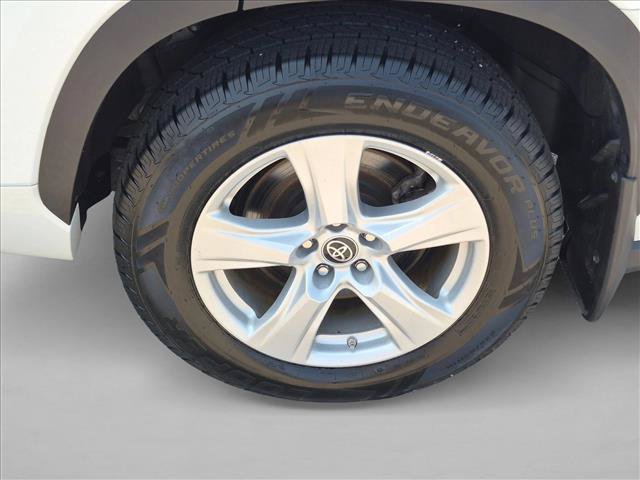 Used 2023 Toyota Highlander LE AWD/4WD image 26