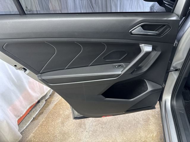 Used 2022 Volkswagen Tiguan SE R-Line image 22