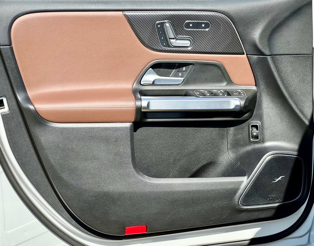 Certified 2021 Mercedes-Benz GLB 35 AMG 4MATIC image 38