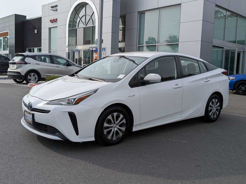 Used 2022 Toyota Prius LE image 8