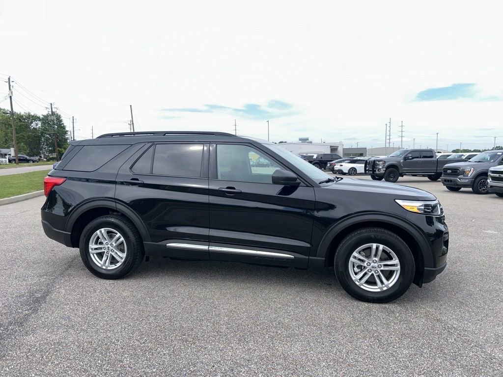 Used 2023 Ford Explorer XLT AWD/4WD image 11