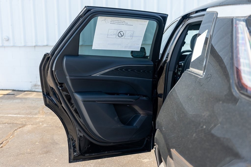 New 2025 Cadillac Lyriq Luxury image 18