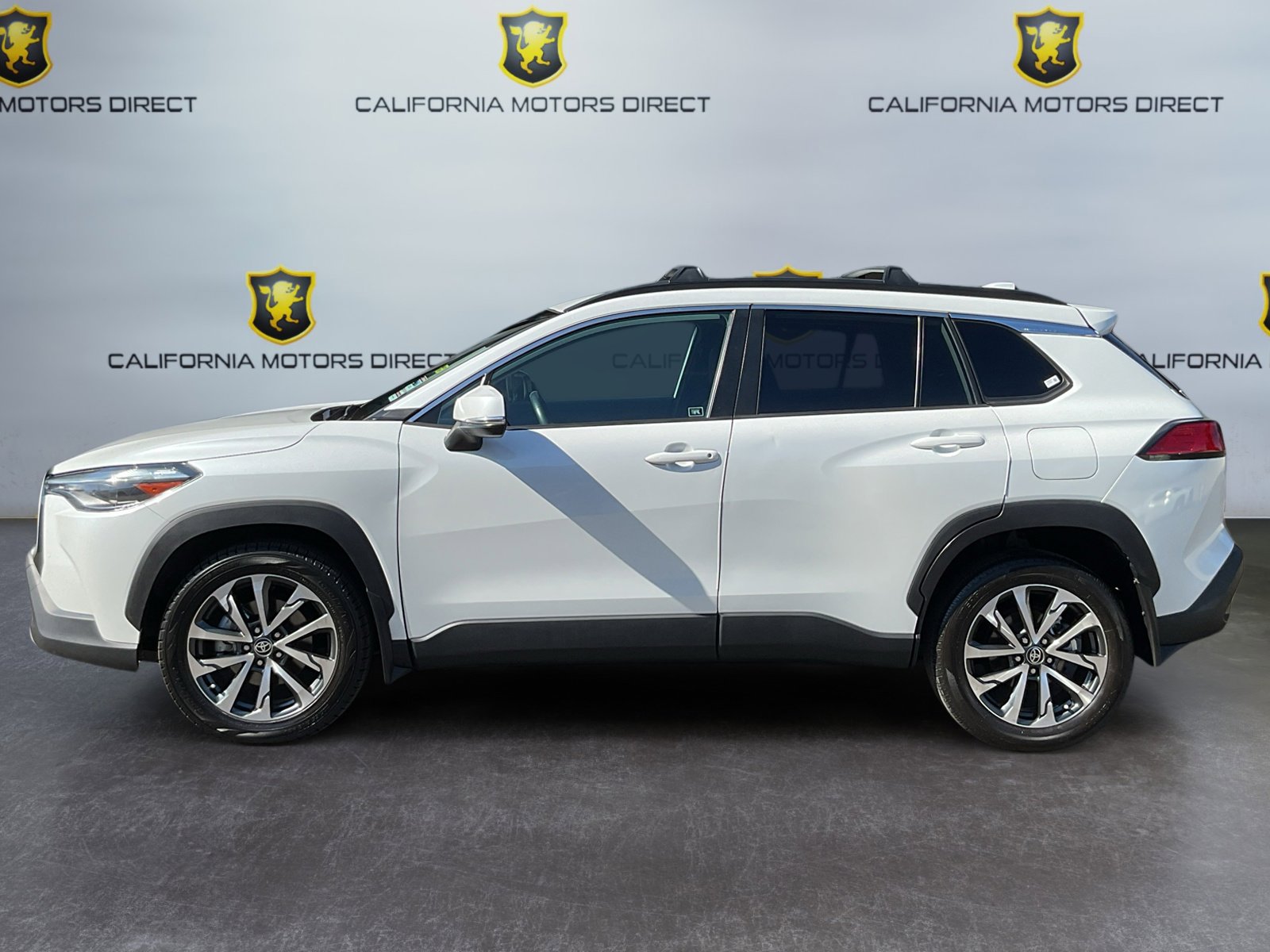 Used 2023 Toyota Corolla Cross XLE w/ Convenience Package image 5