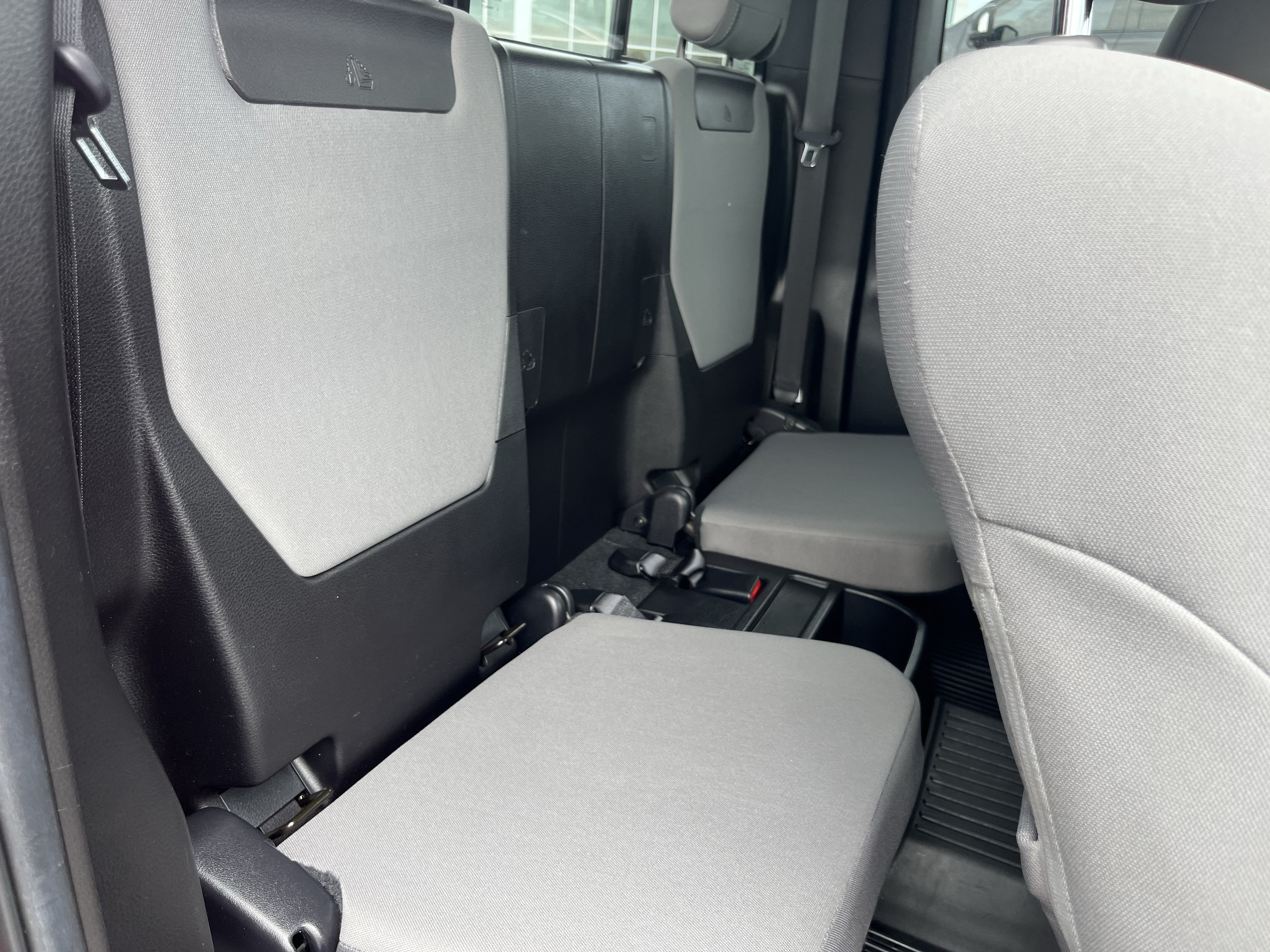 Used 2022 Toyota Tacoma SR5 AWD/4WD image 4