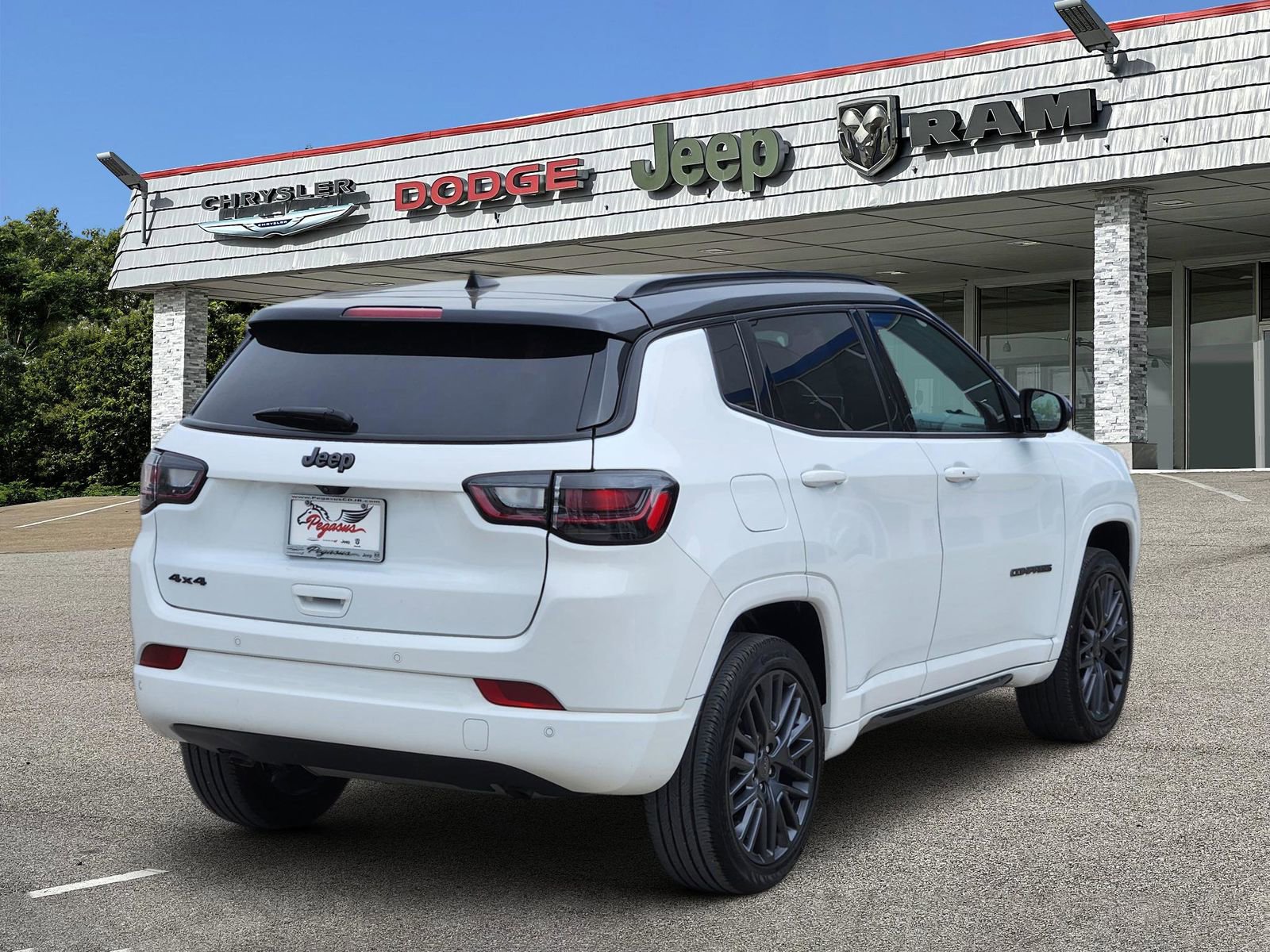 Used 2024 Jeep Compass Limited w/ High Altitude Package AWD/4WD image 5