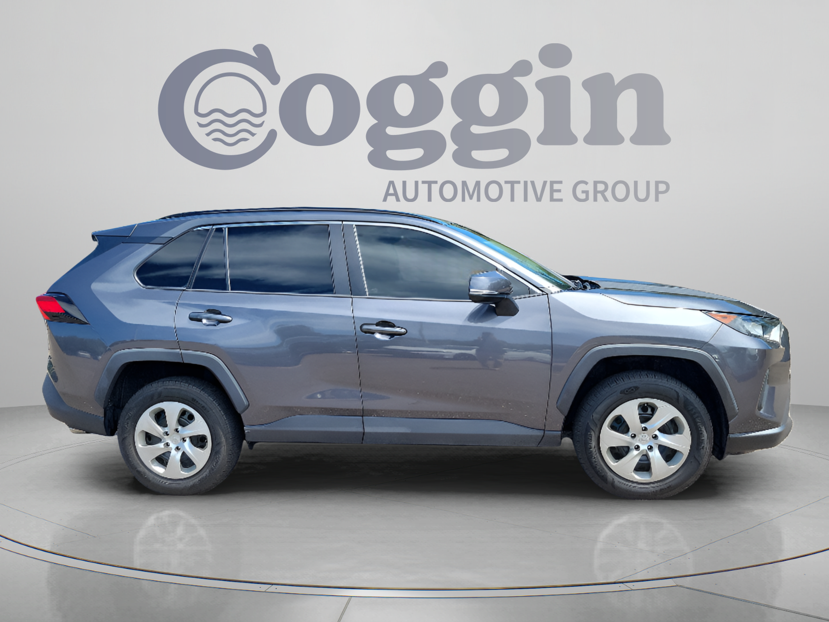 Used 2019 Toyota RAV4 LE FWD image 6