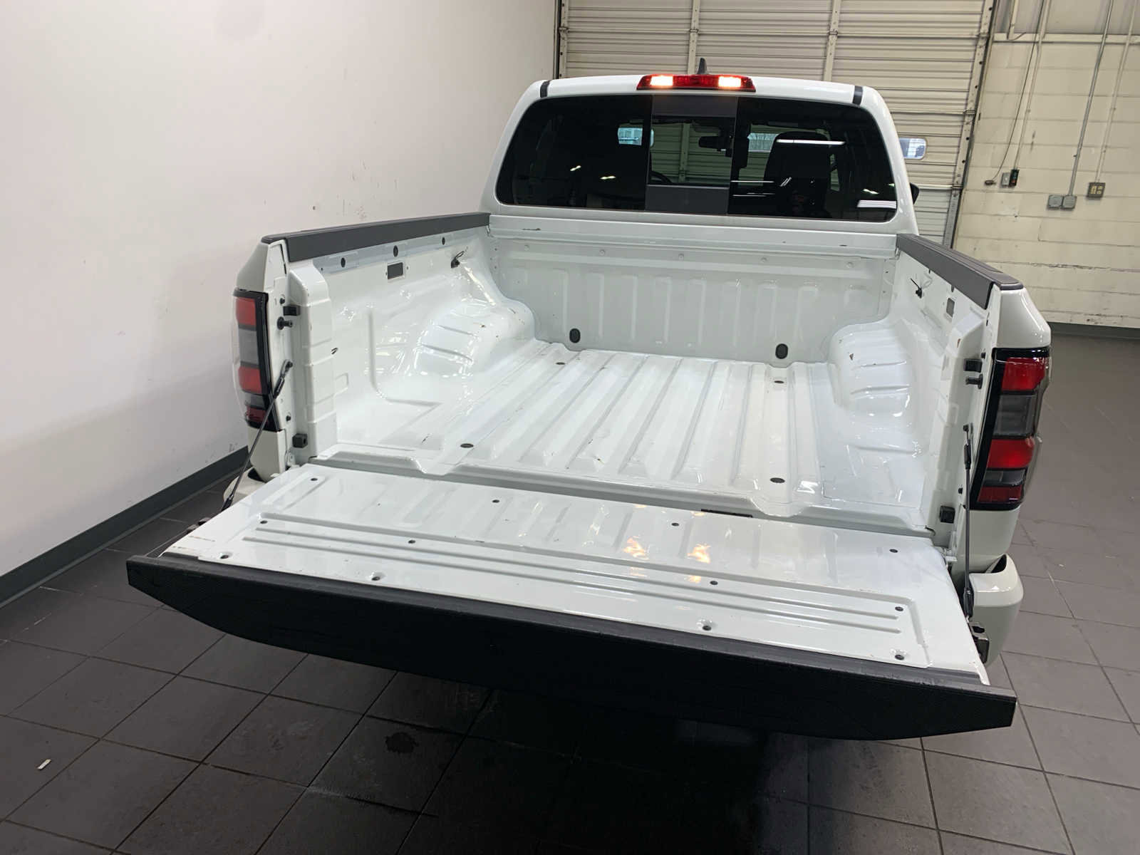 Used 2024 Nissan Frontier PRO-4X w/ Technology Package image 11
