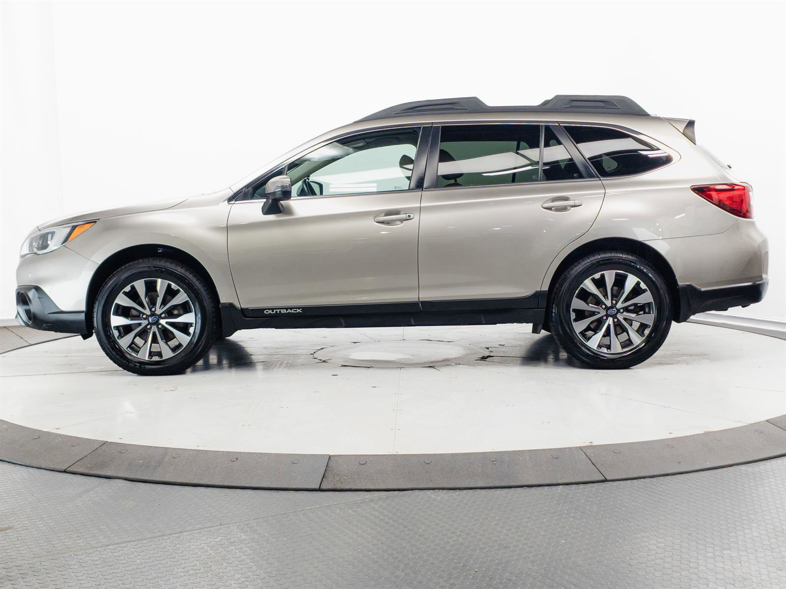 Used 2017 Subaru Outback 2.5i Limited AWD/4WD image 8