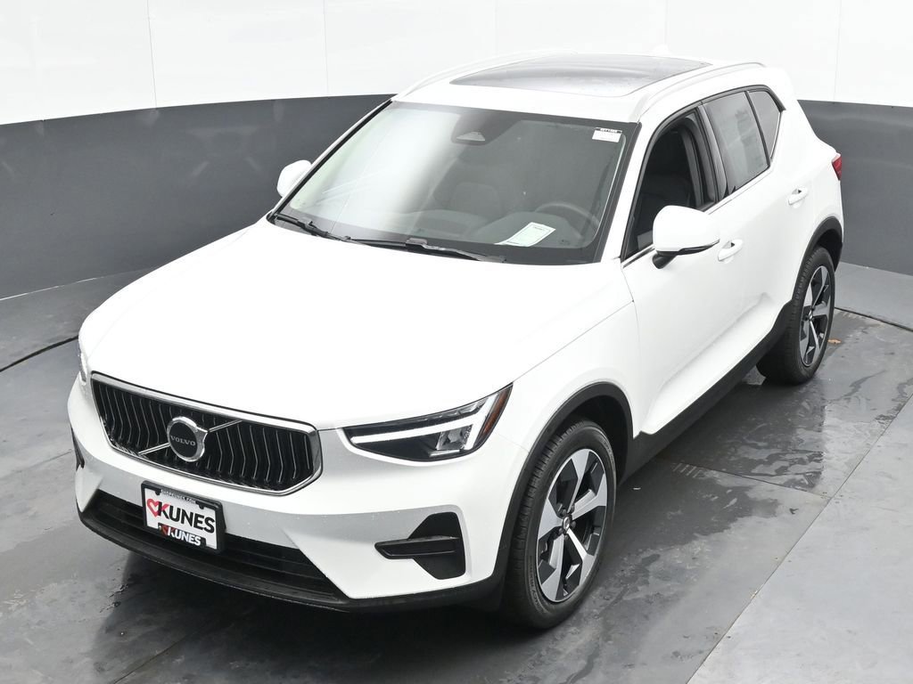 New 2025 Volvo XC40 B5 Core w/ Protection Package Premier image 34