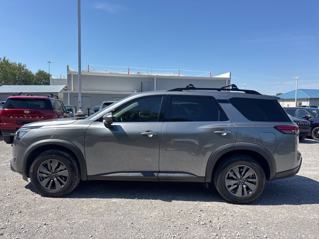 Used 2023 Nissan Pathfinder SV AWD/4WD image 2