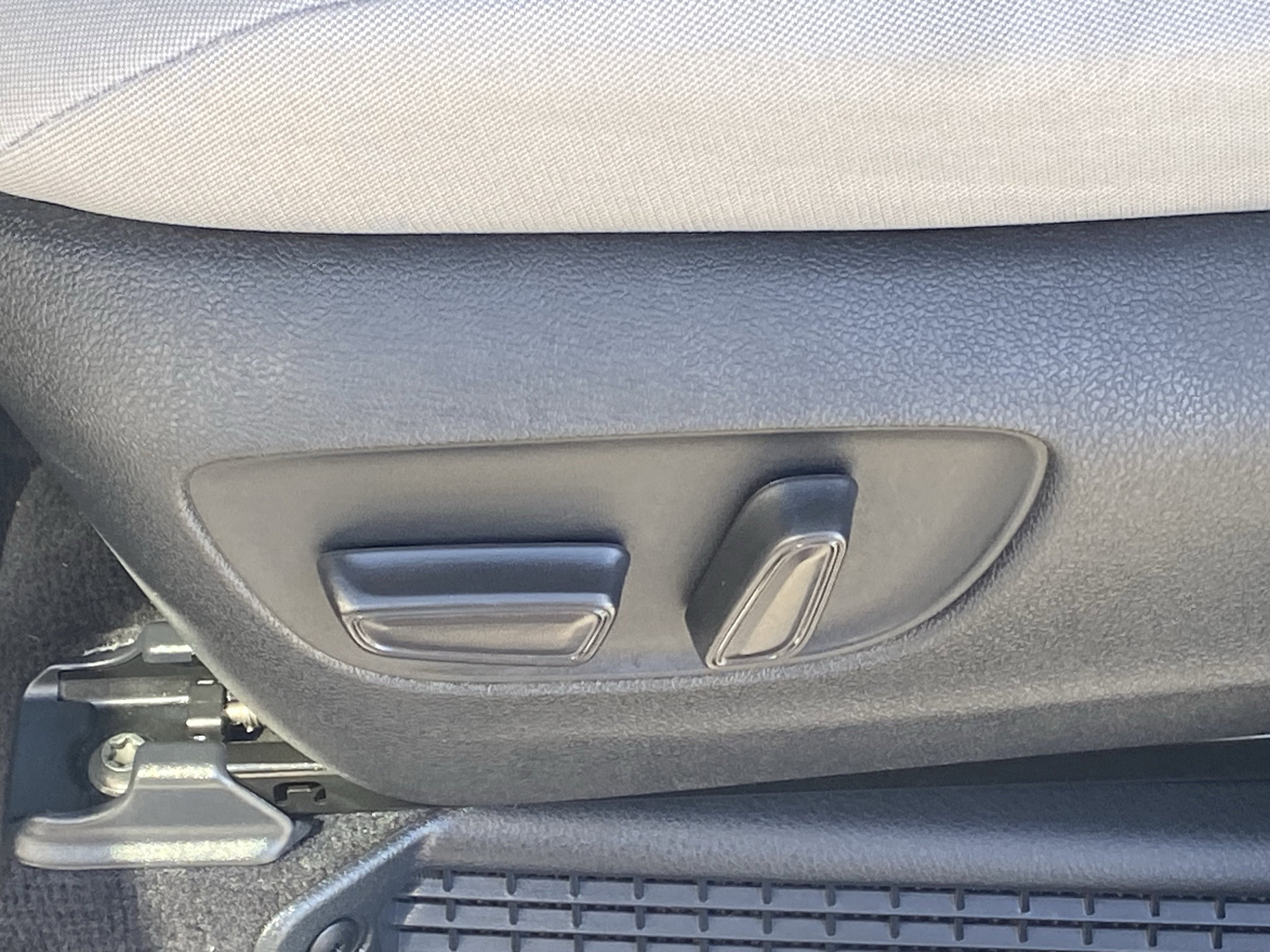 Certified 2025 Toyota Sienna LE FWD image 29