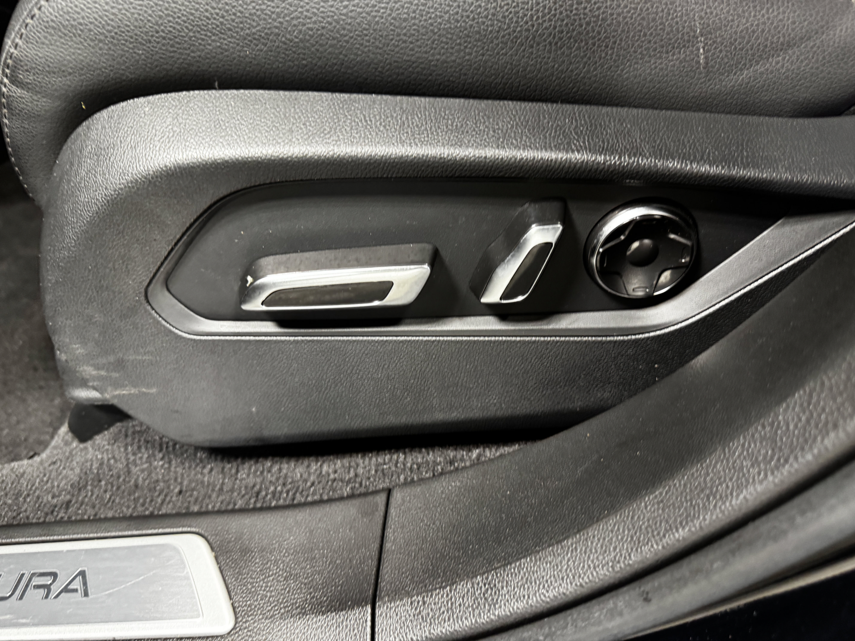 Used 2024 Acura RDX SH-AWD image 32