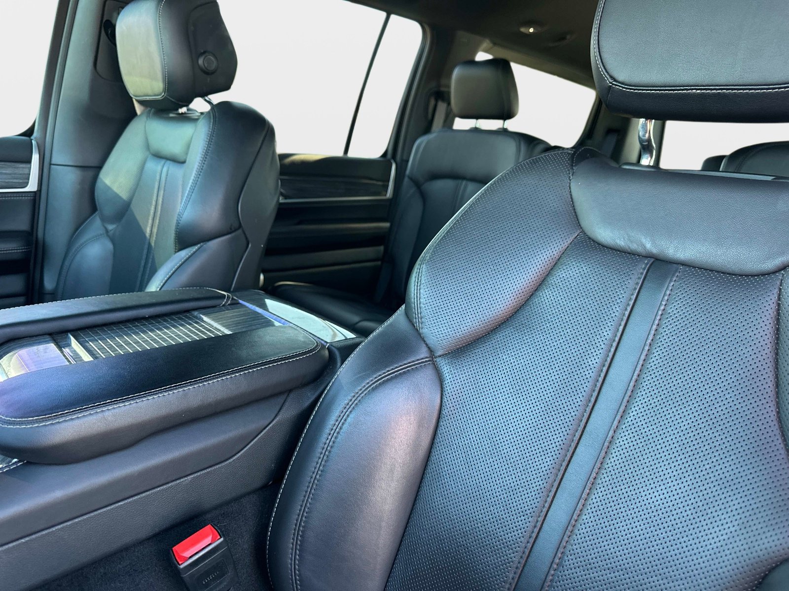 Used 2022 Jeep Wagoneer Series III w/ Flexible Seating Group image 22