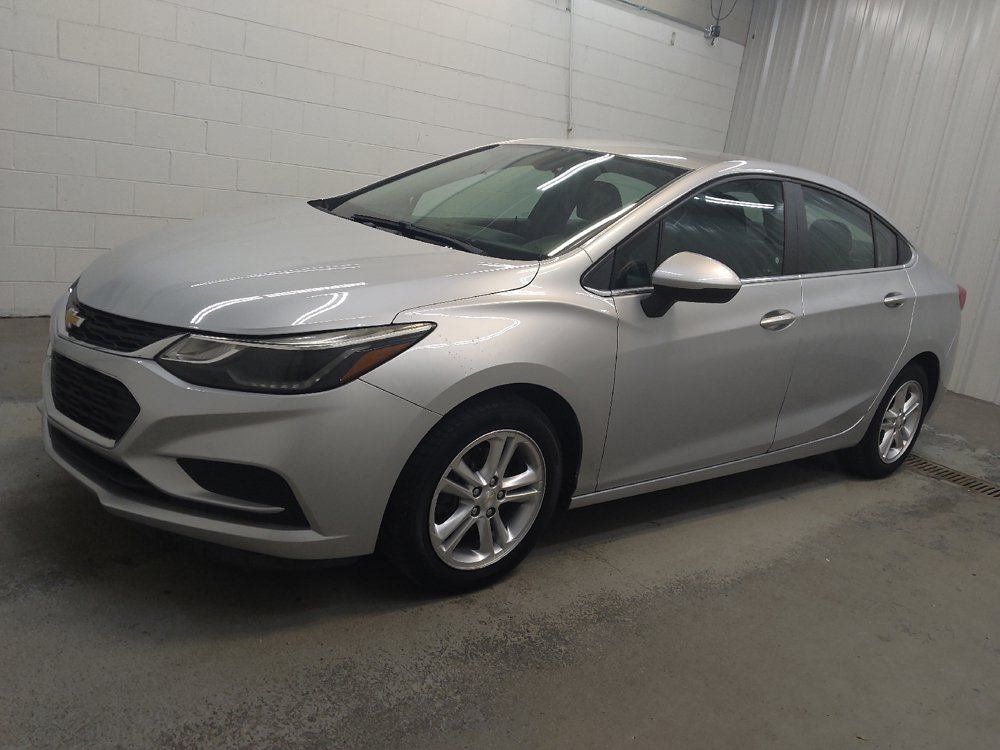 Used 2017 Chevrolet Cruze LT w/ Convenience Package FWD image 2