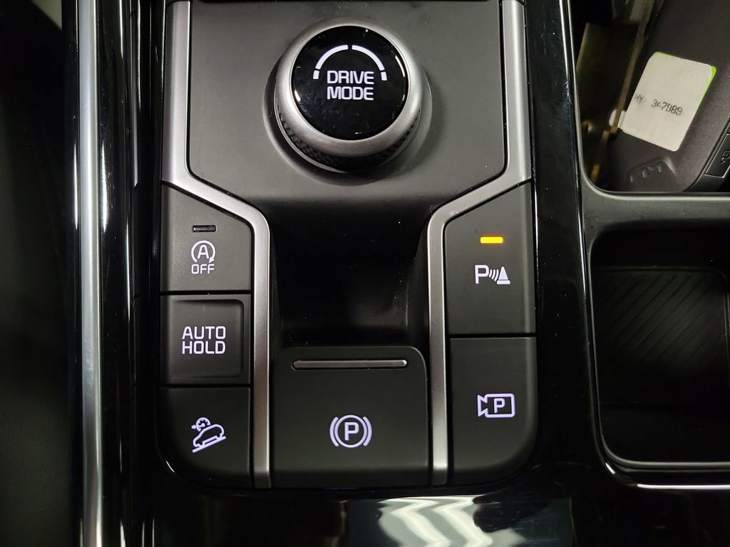 Used 2025 Kia Sorento SX image 16