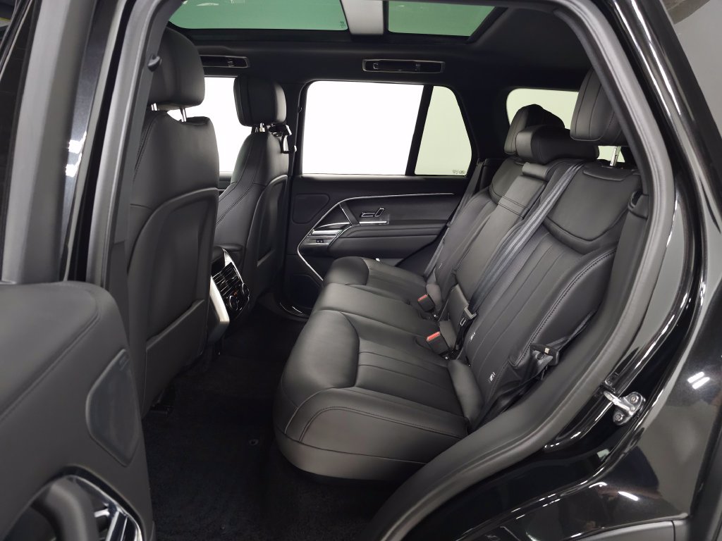 Certified 2026 Land Rover Range Rover SE AWD/4WD image 43