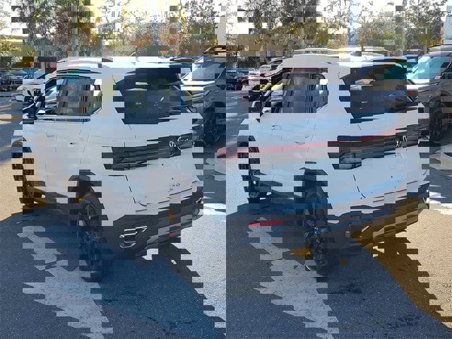 Certified 2025 Volkswagen Taos SE w/ Panoramic Sunroof Package image 3