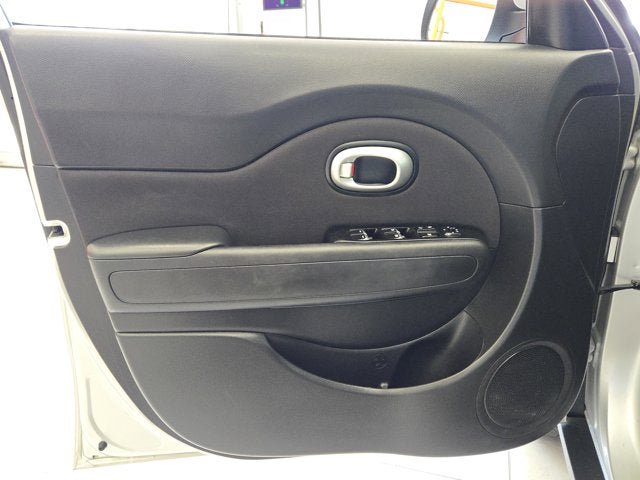 Used 2018 Kia Soul + FWD image 17