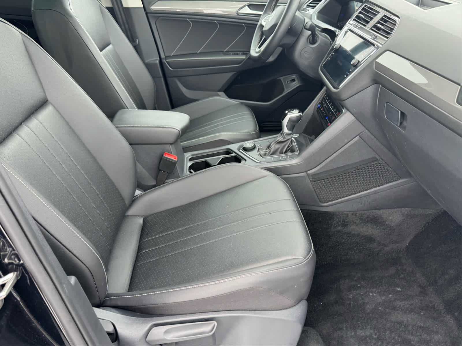 Certified 2024 Volkswagen Tiguan SE image 20