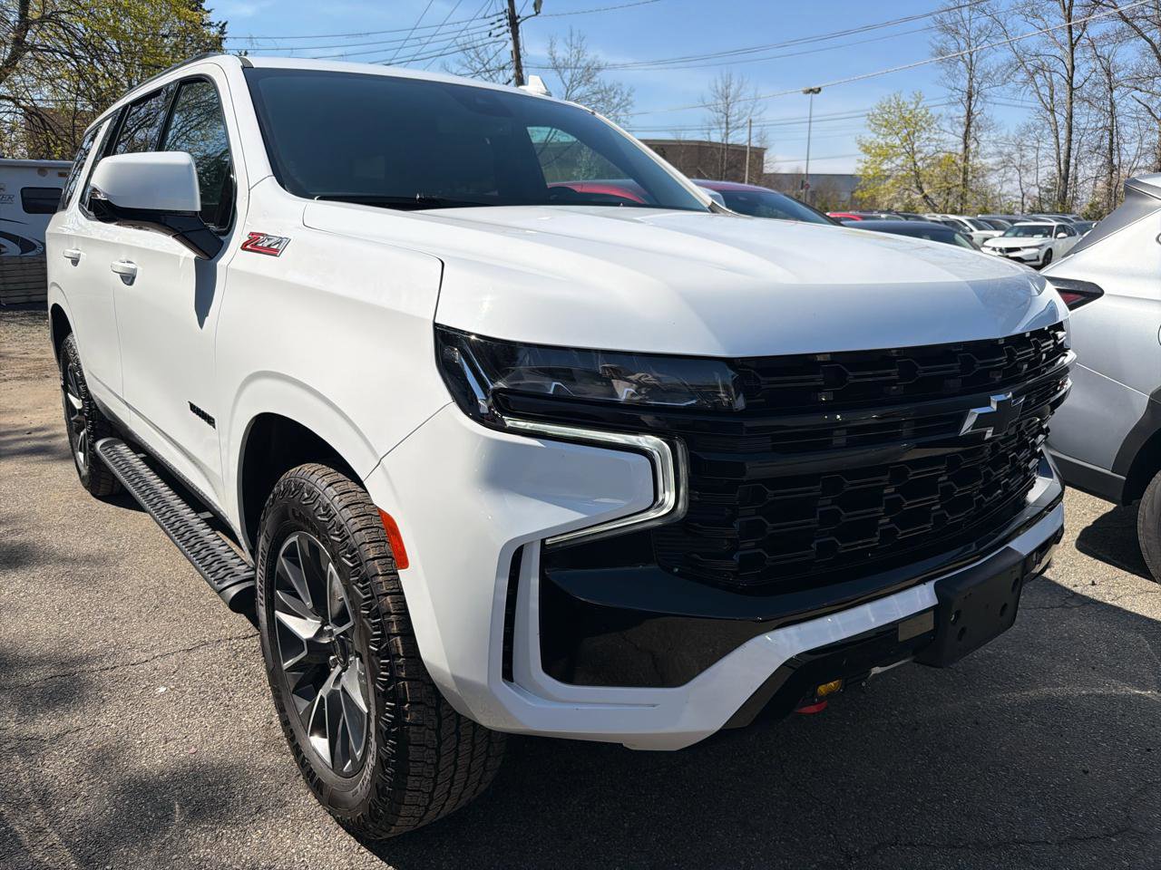 Used 2024 Chevrolet Tahoe Z71 w/ Luxury Package AWD/4WD image 3