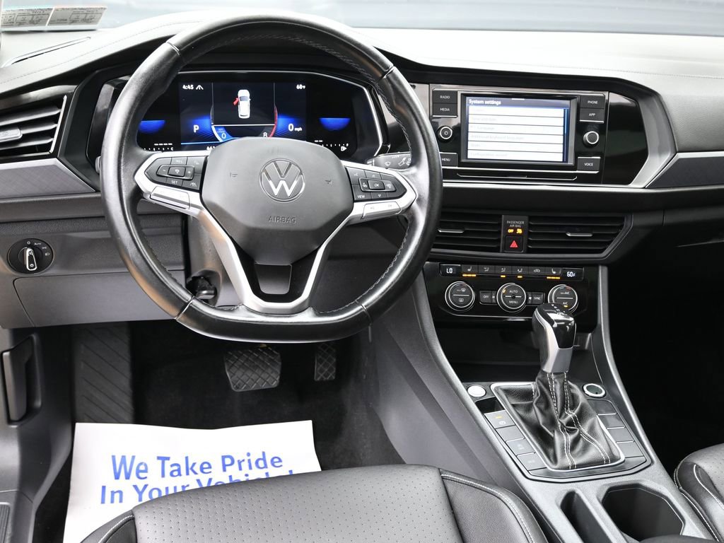 Used 2023 Volkswagen Jetta SE w/ Panoramic Sunroof Package image 31