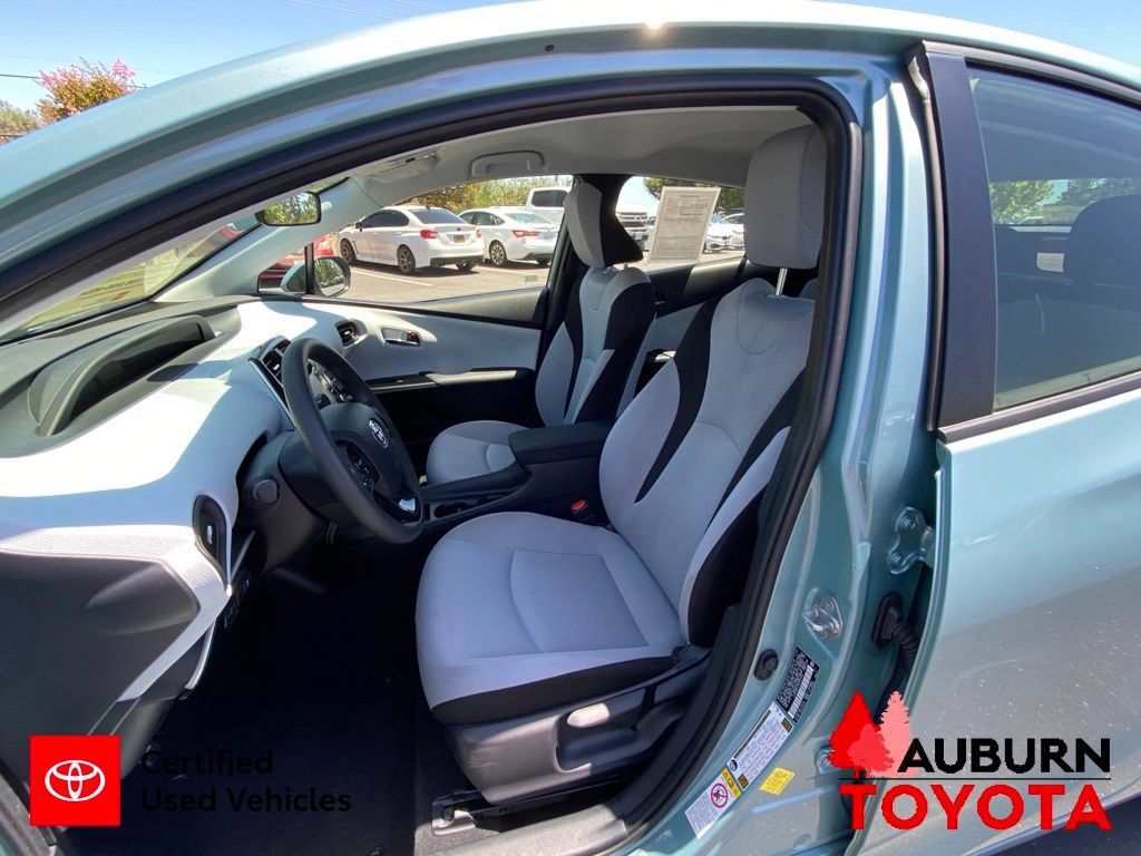 Certified 2022 Toyota Prius L Eco FWD image 29