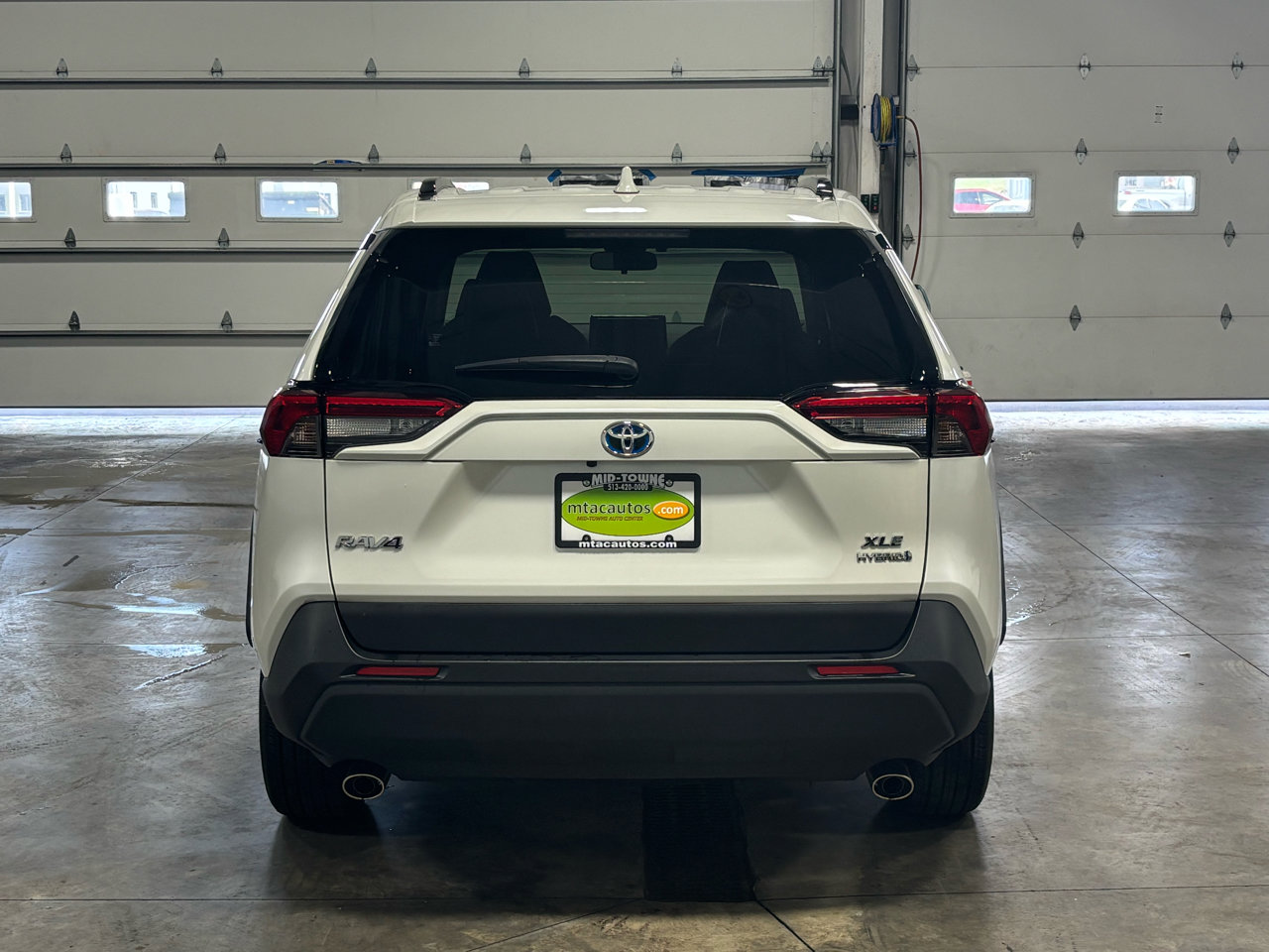 Used 2021 Toyota RAV4 XLE Premium image 14