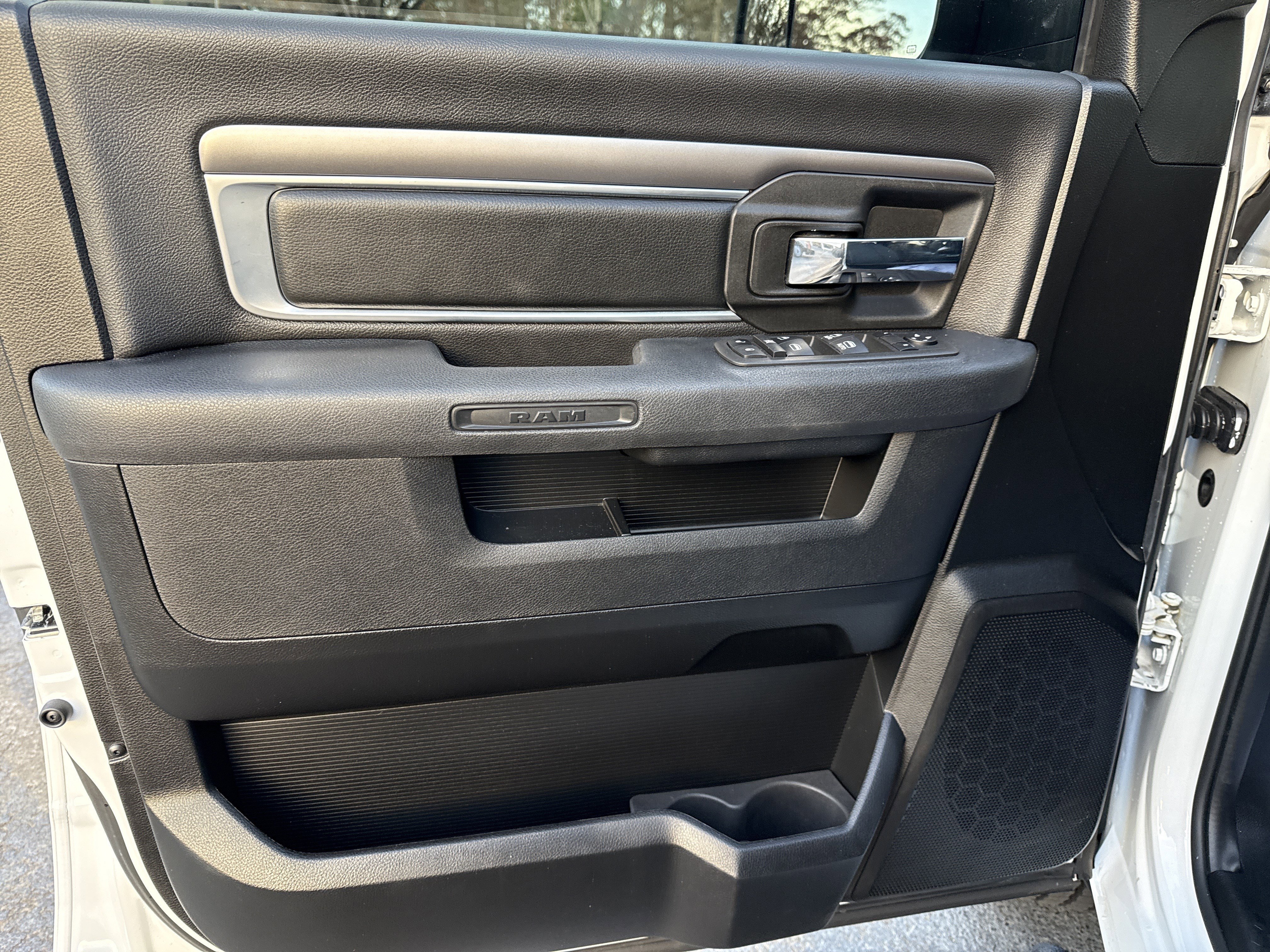 Used 2021 RAM 1500 Classic Warlock w/ Trailer & Traction Group image 15