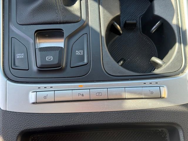 Used 2025 Kia Carnival FWD image 23