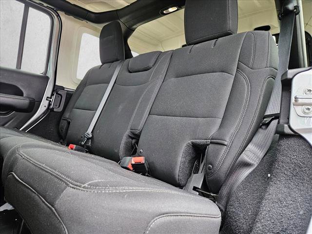 Used 2018 Jeep Wrangler Unlimited Sahara w/ LED Lighting Group image 18