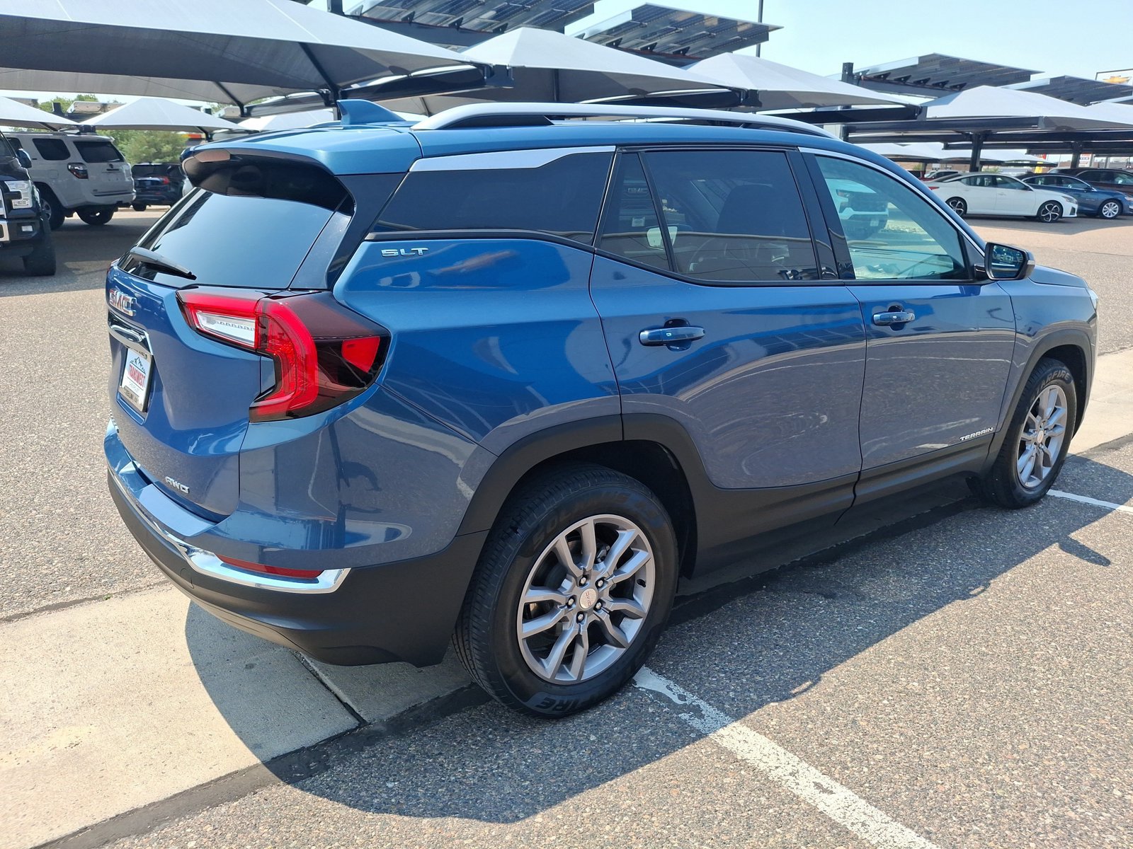 Used 2024 GMC Terrain SLT AWD/4WD image 5