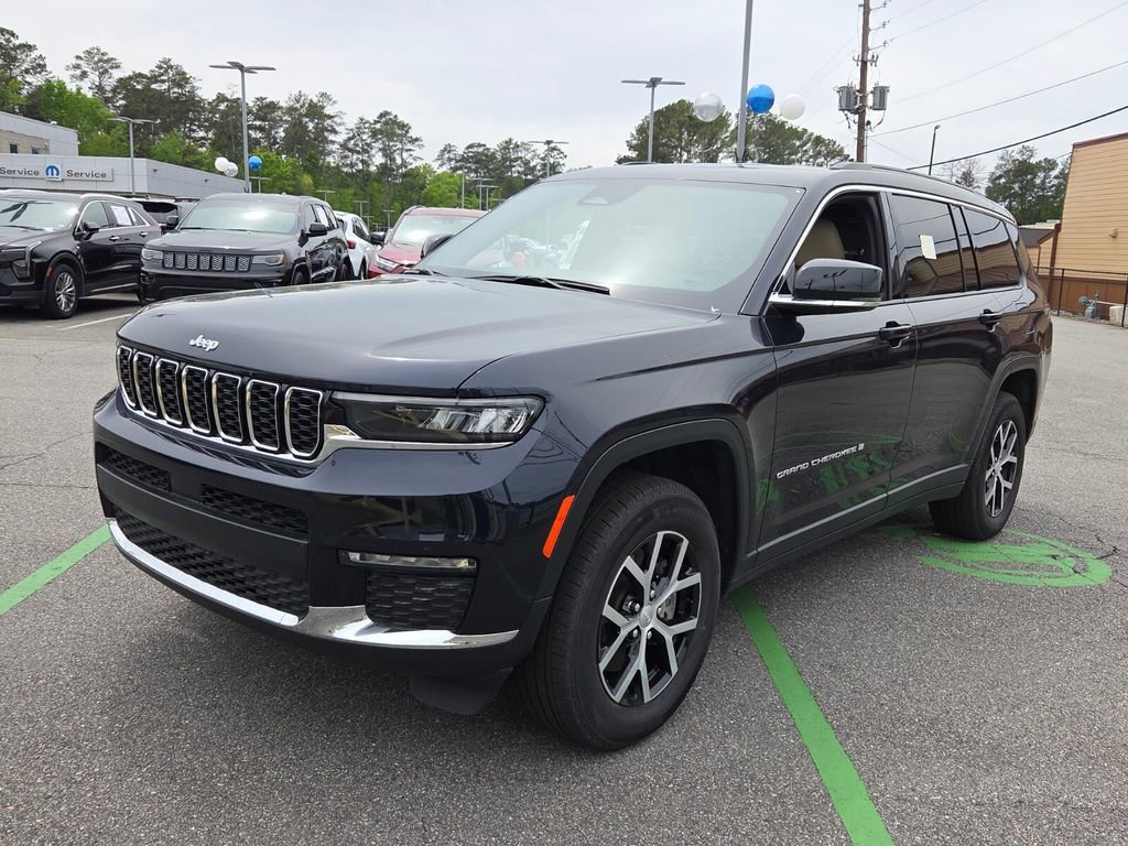 Used 2025 Jeep Grand Cherokee L Limited w/ Trailer Tow Package AWD/4WD image 3