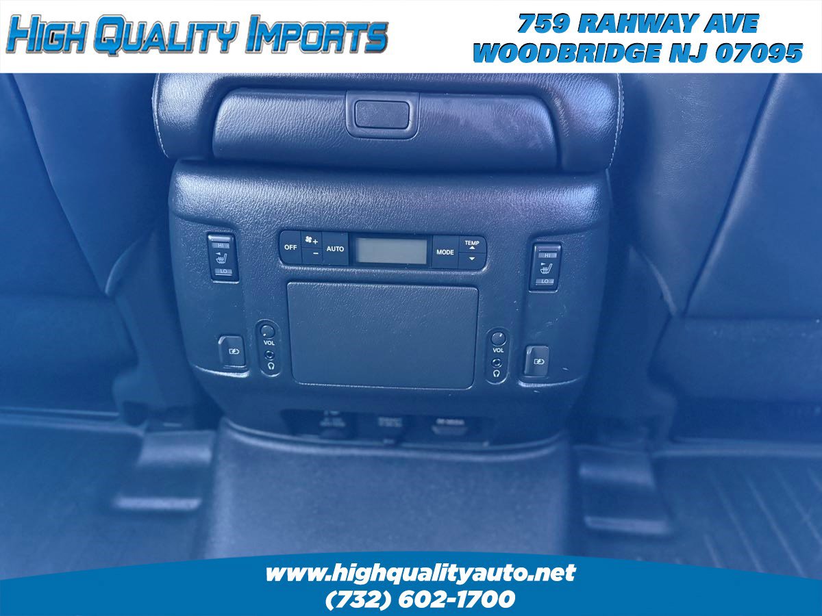 Used 2019 Nissan Armada Platinum w/ Interior Lighting Package image 29