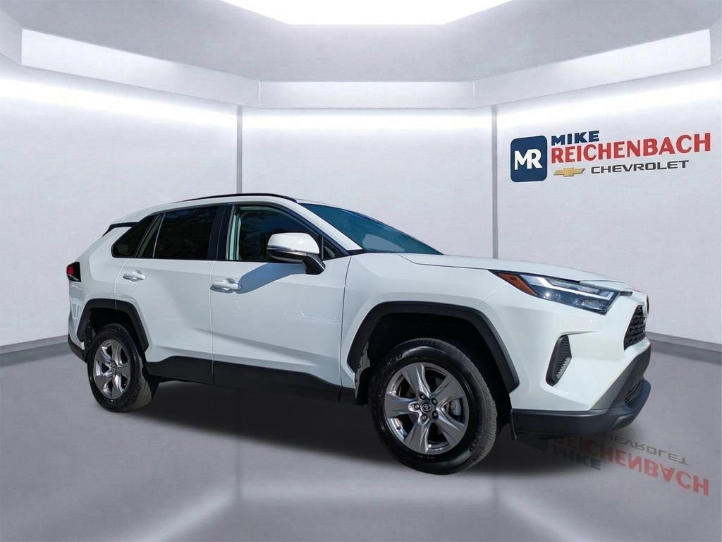 Used 2025 Toyota RAV4 XLE FWD image 2
