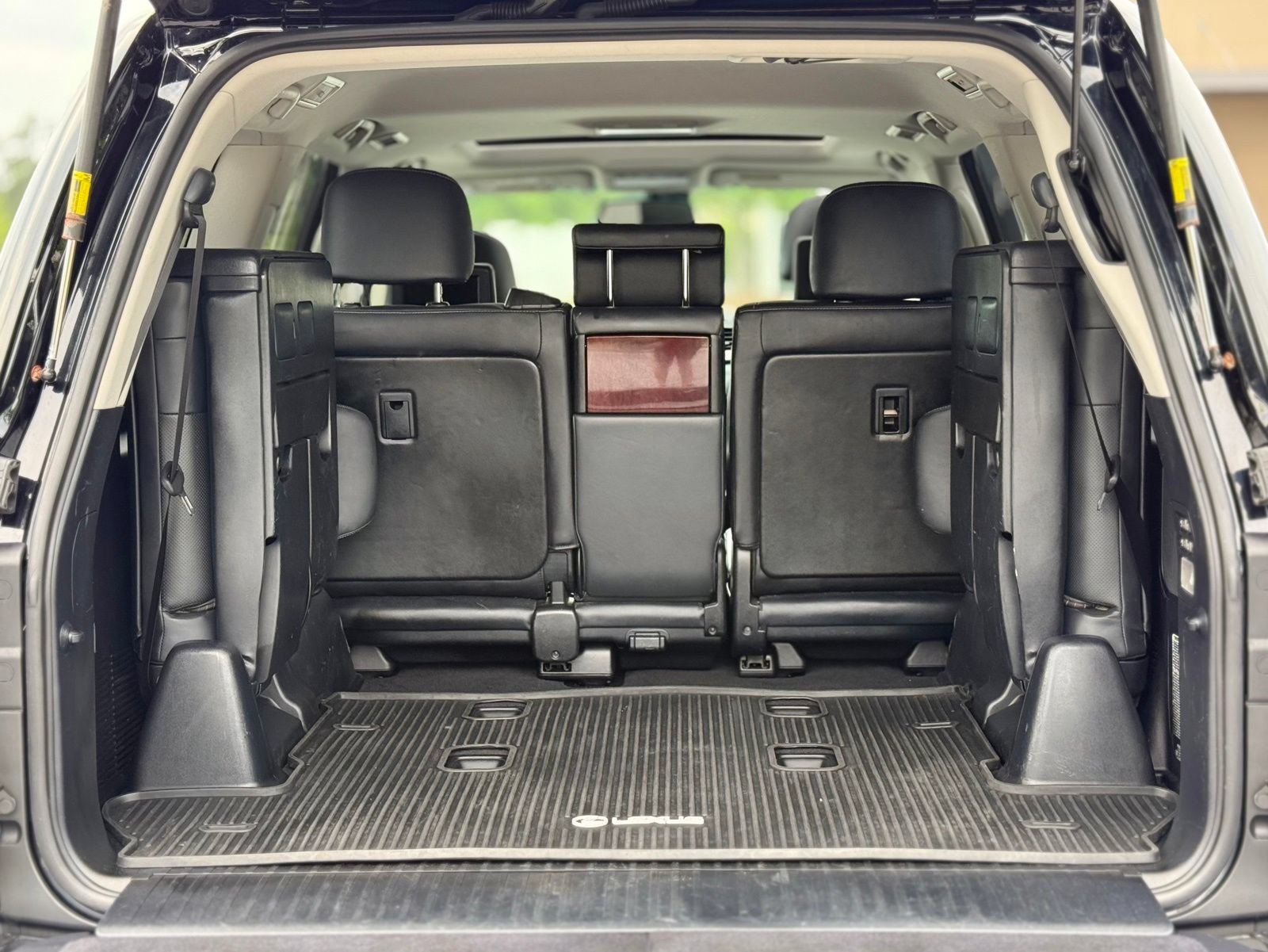 Used 2015 Lexus LX 570 4WD w/ Luxury Package image 49
