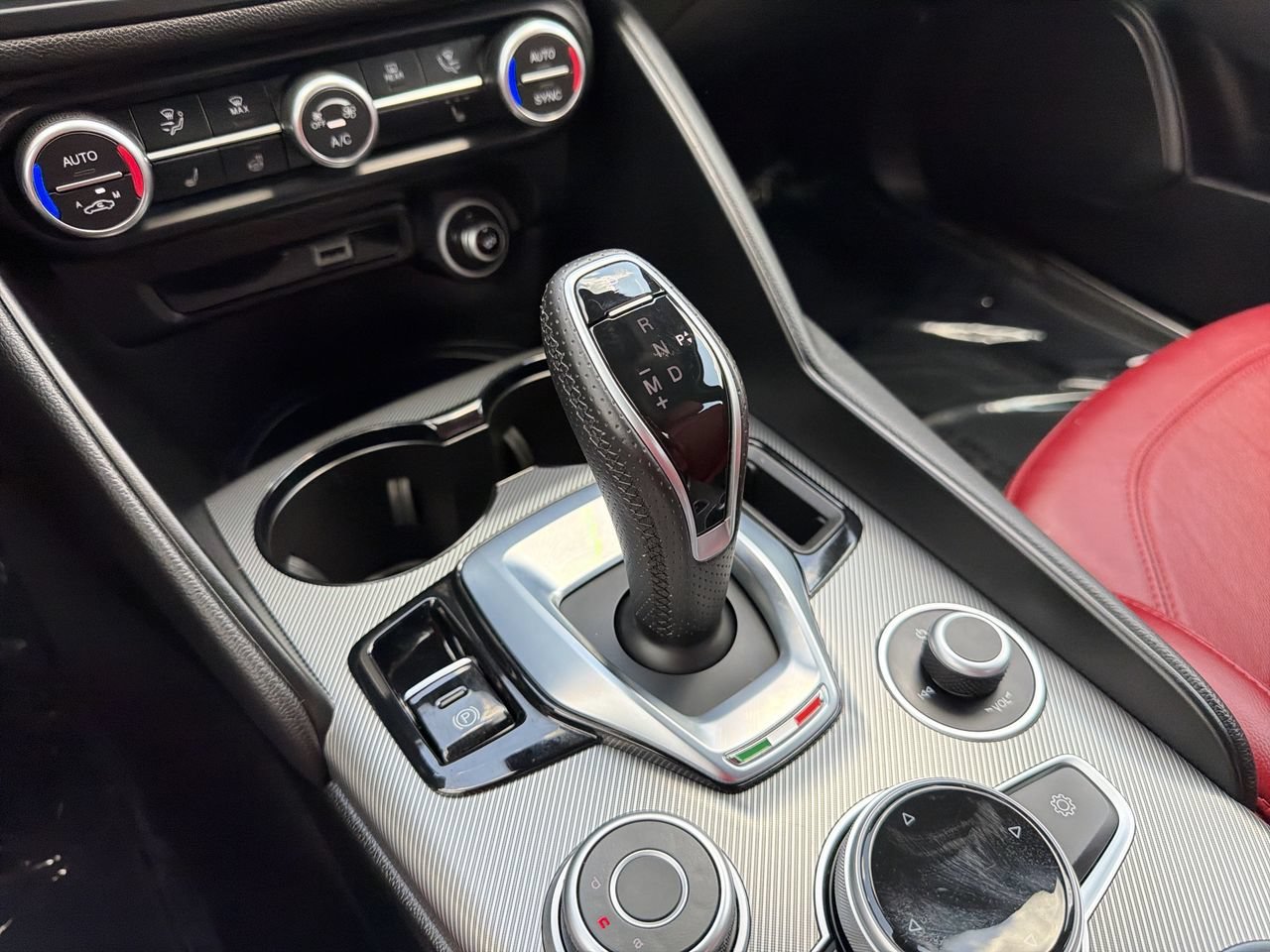 Used 2024 Alfa Romeo Giulia Veloce RWD image 26
