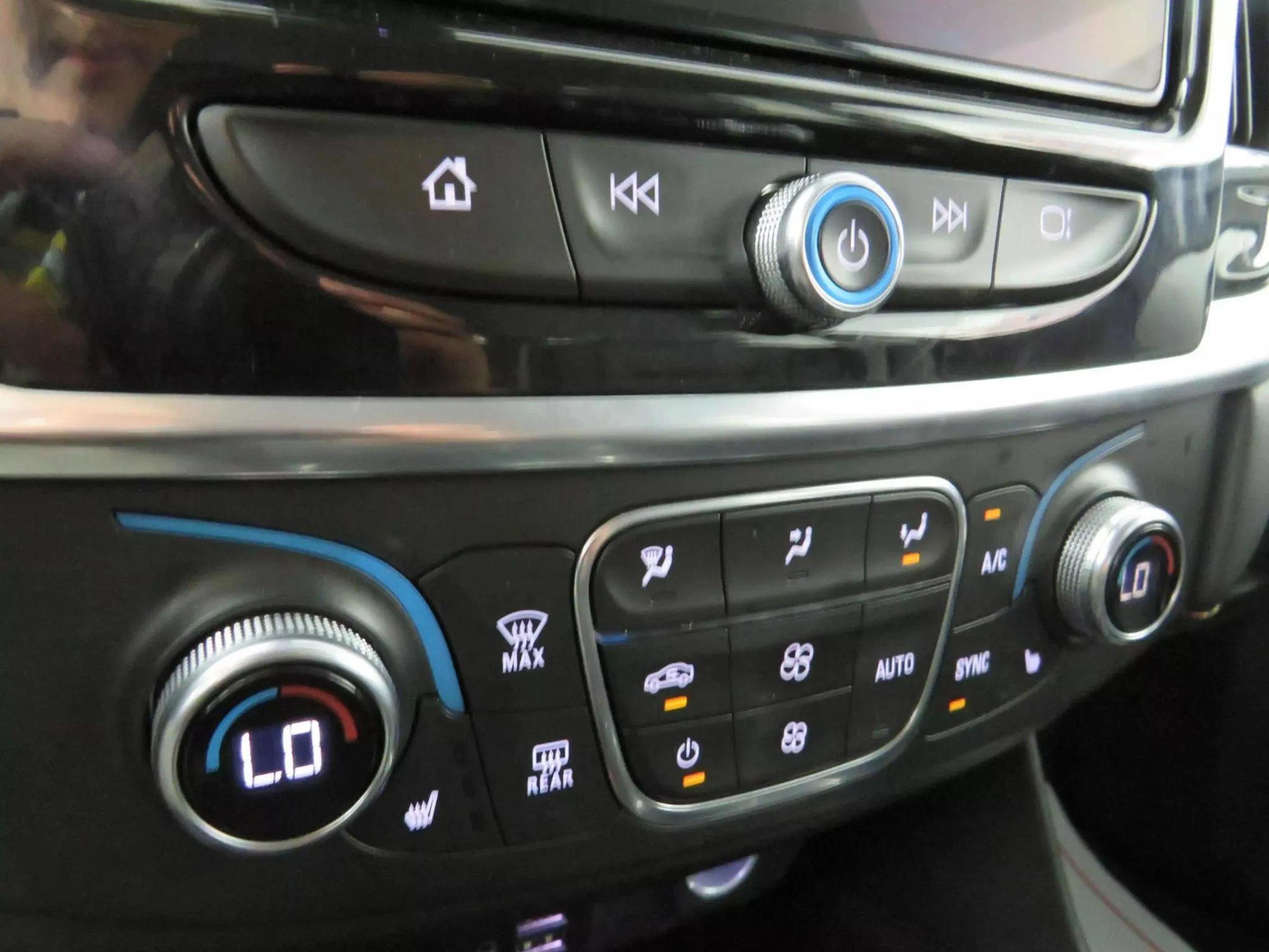 Used 2021 Chevrolet Traverse RS FWD image 25