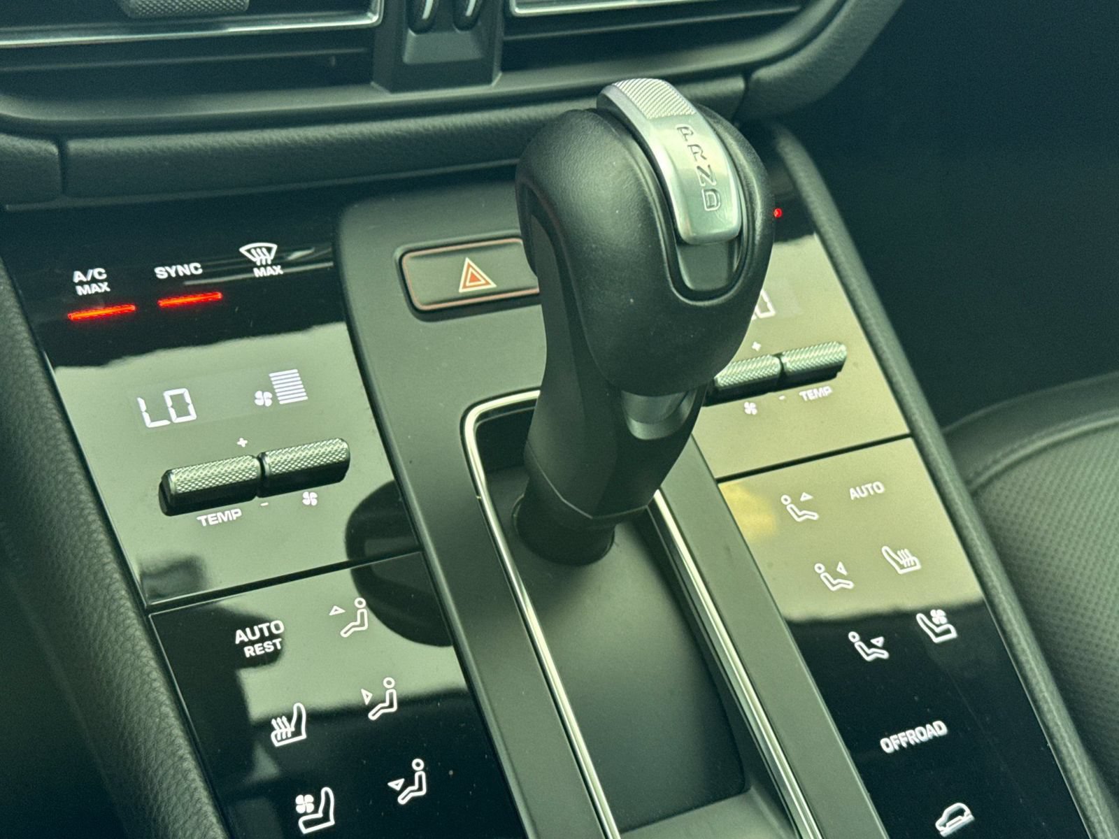 Certified 2025 Porsche Macan w/ Premium Package Plus AWD/4WD image 22
