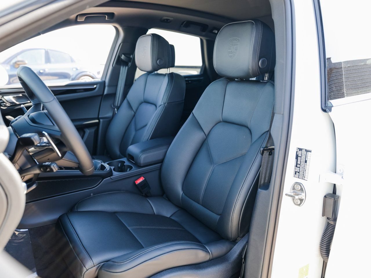Certified 2026 Porsche Macan Turbo AWD/4WD image 5