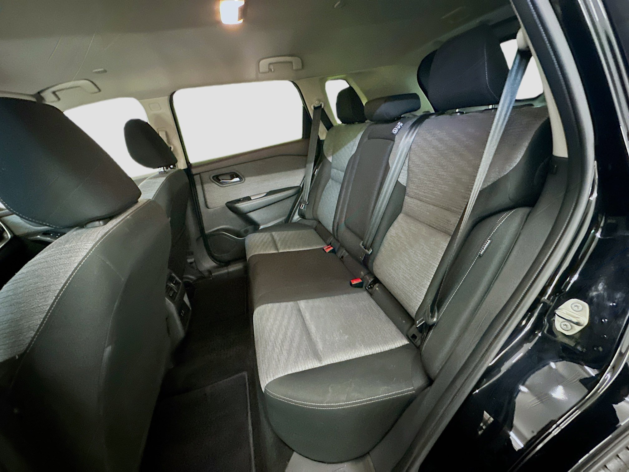 Used 2023 Nissan Rogue SV image 28