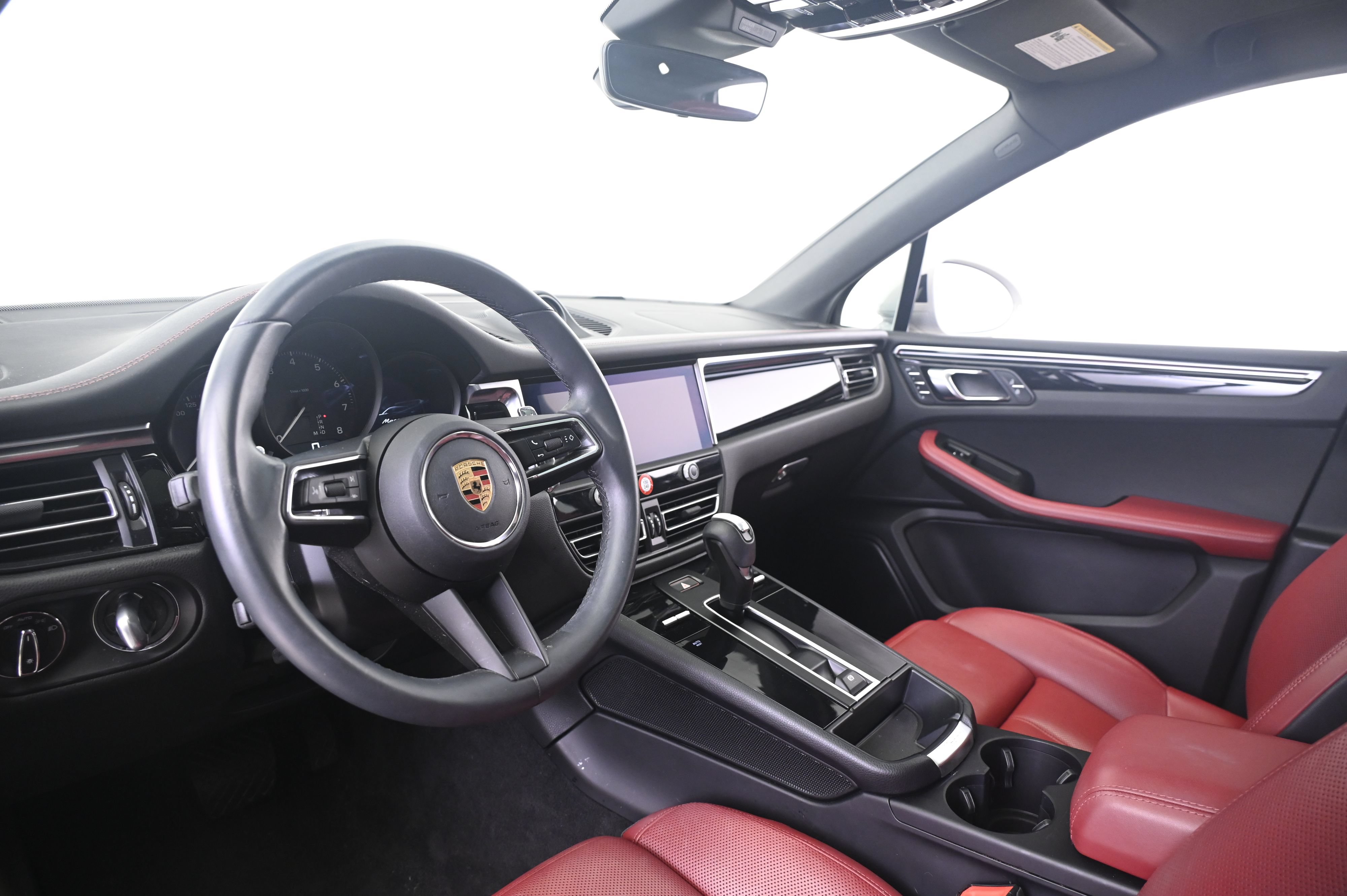 Certified 2023 Porsche Macan AWD/4WD image 4