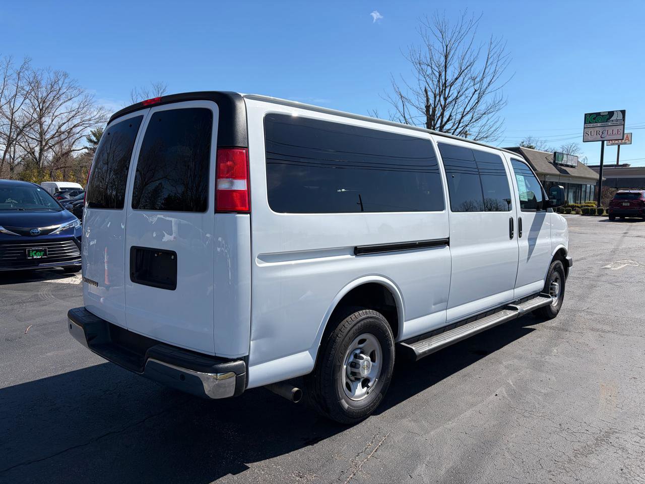Used 2023 Chevrolet Express 3500 LT w/ LT Preferred Equipment Group image 4