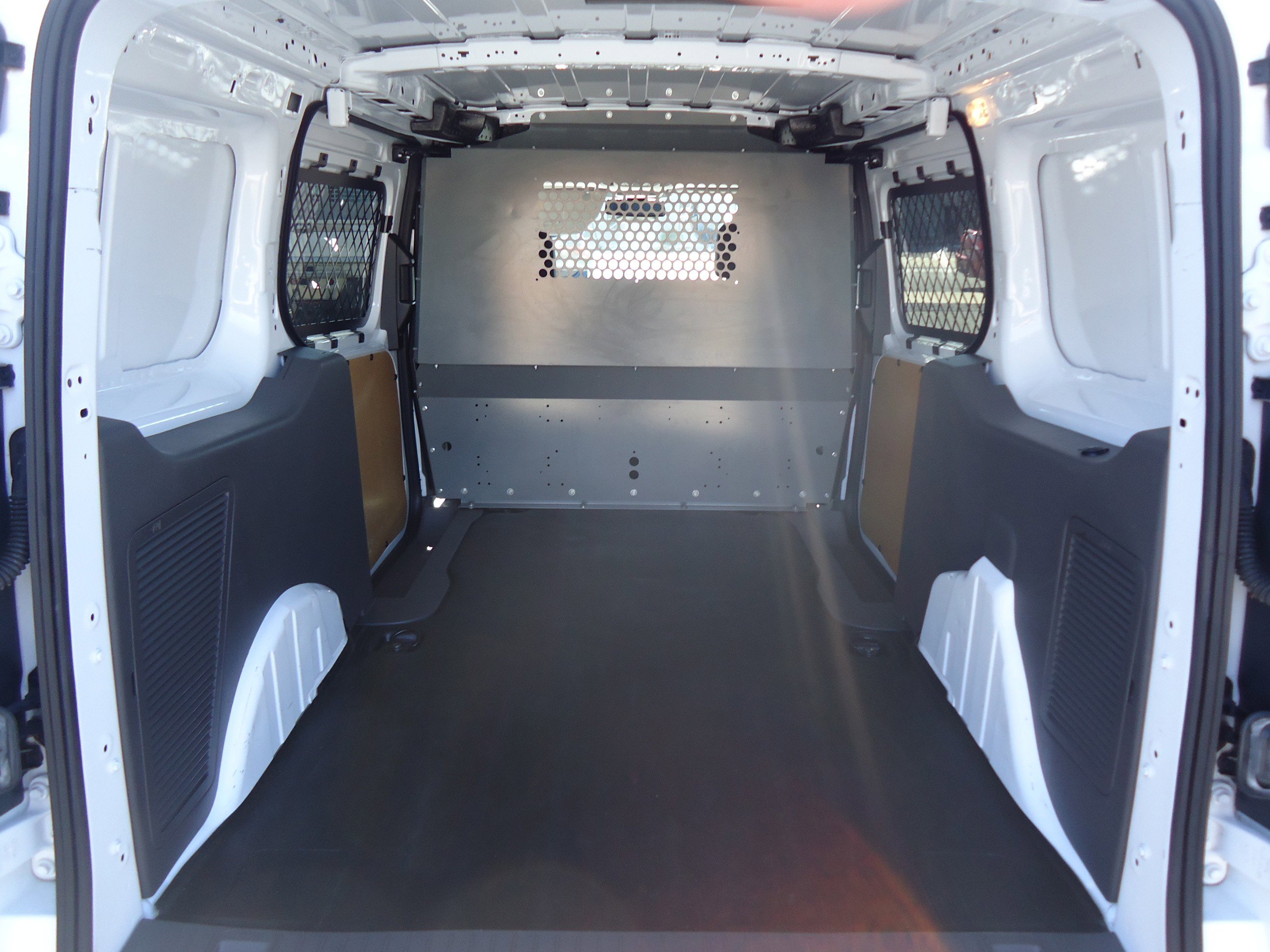 Used 2020 Ford Transit Connect XLT image 27