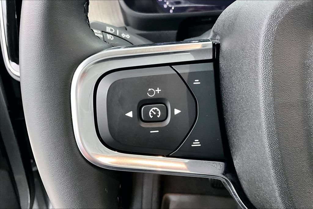 Used 2024 Volvo XC40 B5 Plus AWD/4WD image 26